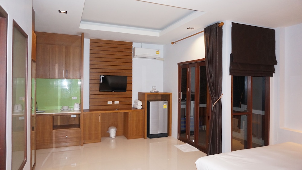 Lanta Intanin Resort 50/64