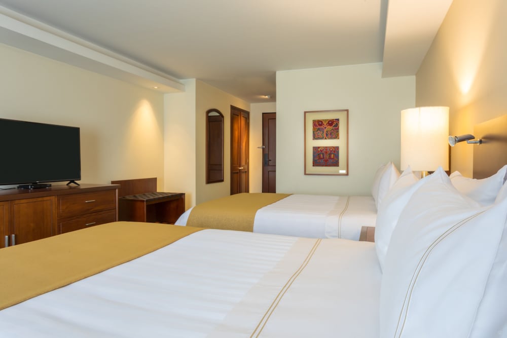 Ghl Capital Hotel 13/42