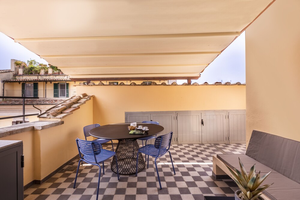 Rome Accommodation Condotti with terrace 40/50