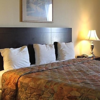 Days Inn by Wyndham Indianapolis Northeast 13/27