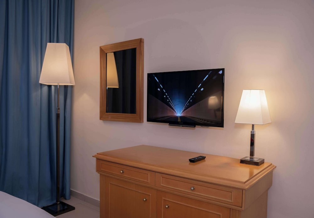 Golden Tulip Sharjah- Hotel Apartments photo2
