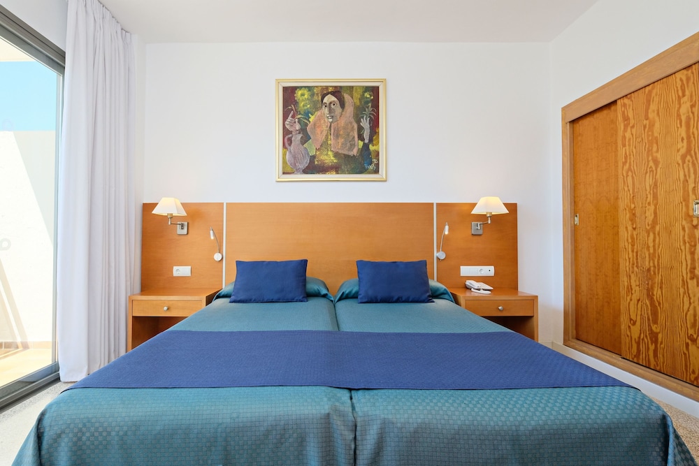 Azuline Hotel S Anfora and Fleming 11/35