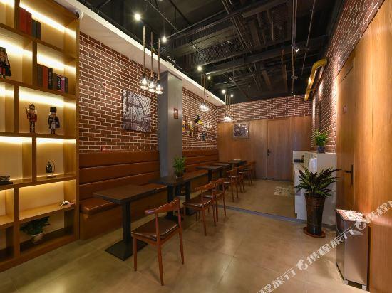 James Joyce Coffetel (Beijing Fengtai railway station Li Ze CBD store) 36/50