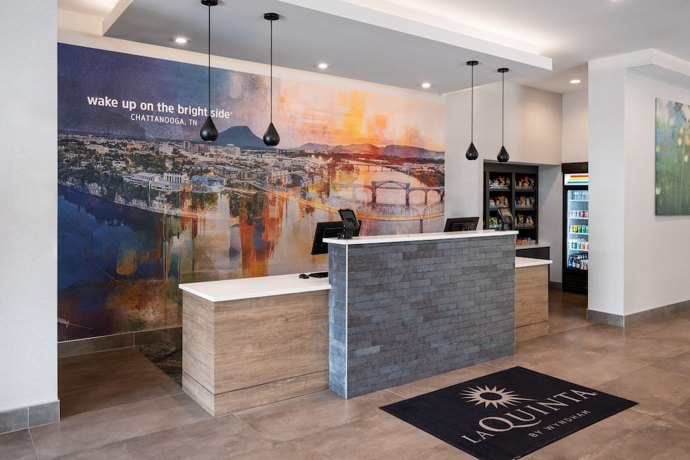 La Quinta Inn & Suites by Wyndham Chattanooga Downtown/South 12/61