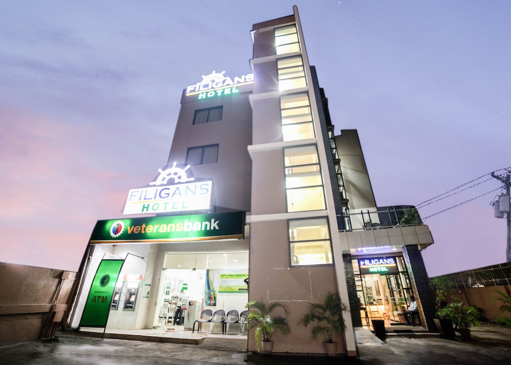 RedDoorz Plus near Rizal Junction 1/25