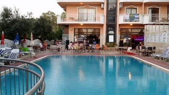 Mutlu Apart 2/23