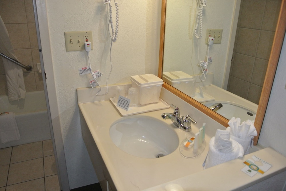 Quality Inn & Suites North Springfield MO 14/45