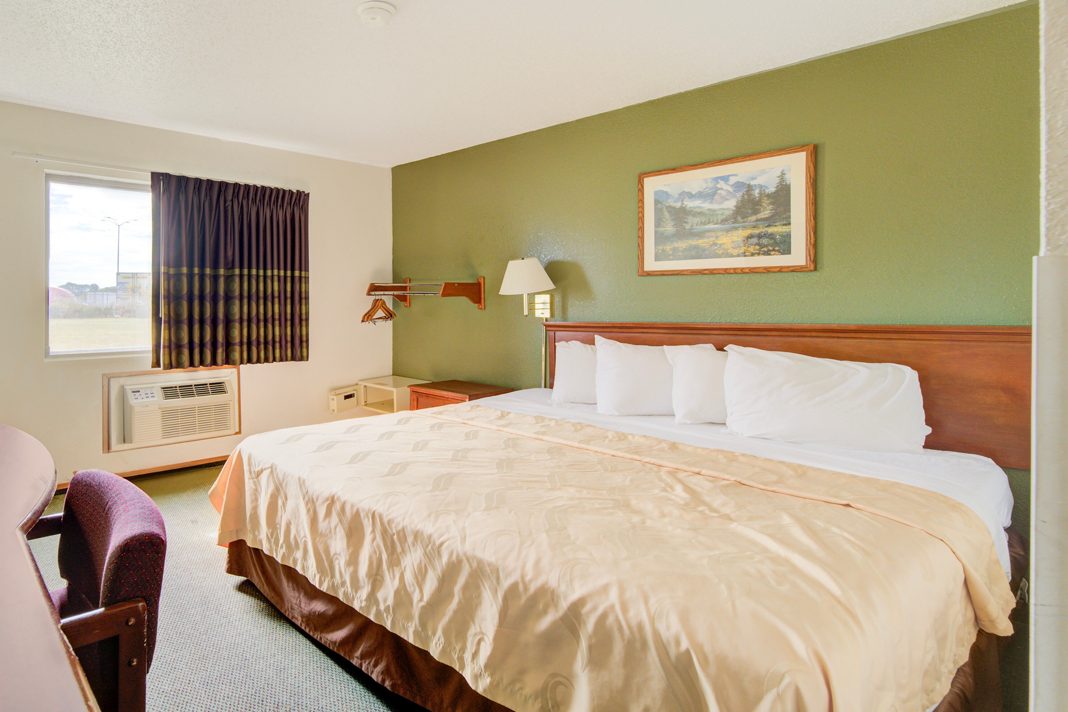 Capital O Amerihost Inn and Suites Kingdom City Hwy 54 MO 24/54