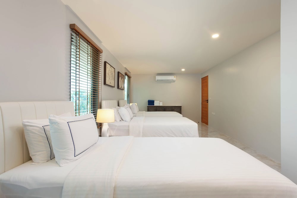 4 Bedrooms, Pool, Villa, 3 King Beds, Beach Front