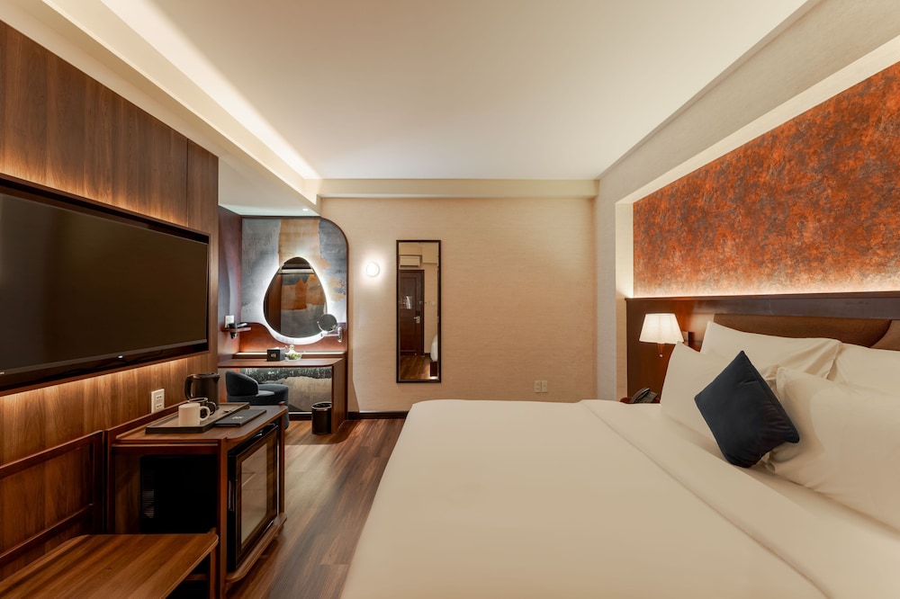 DELUXE, DOUBLE BED, NO WINDOW