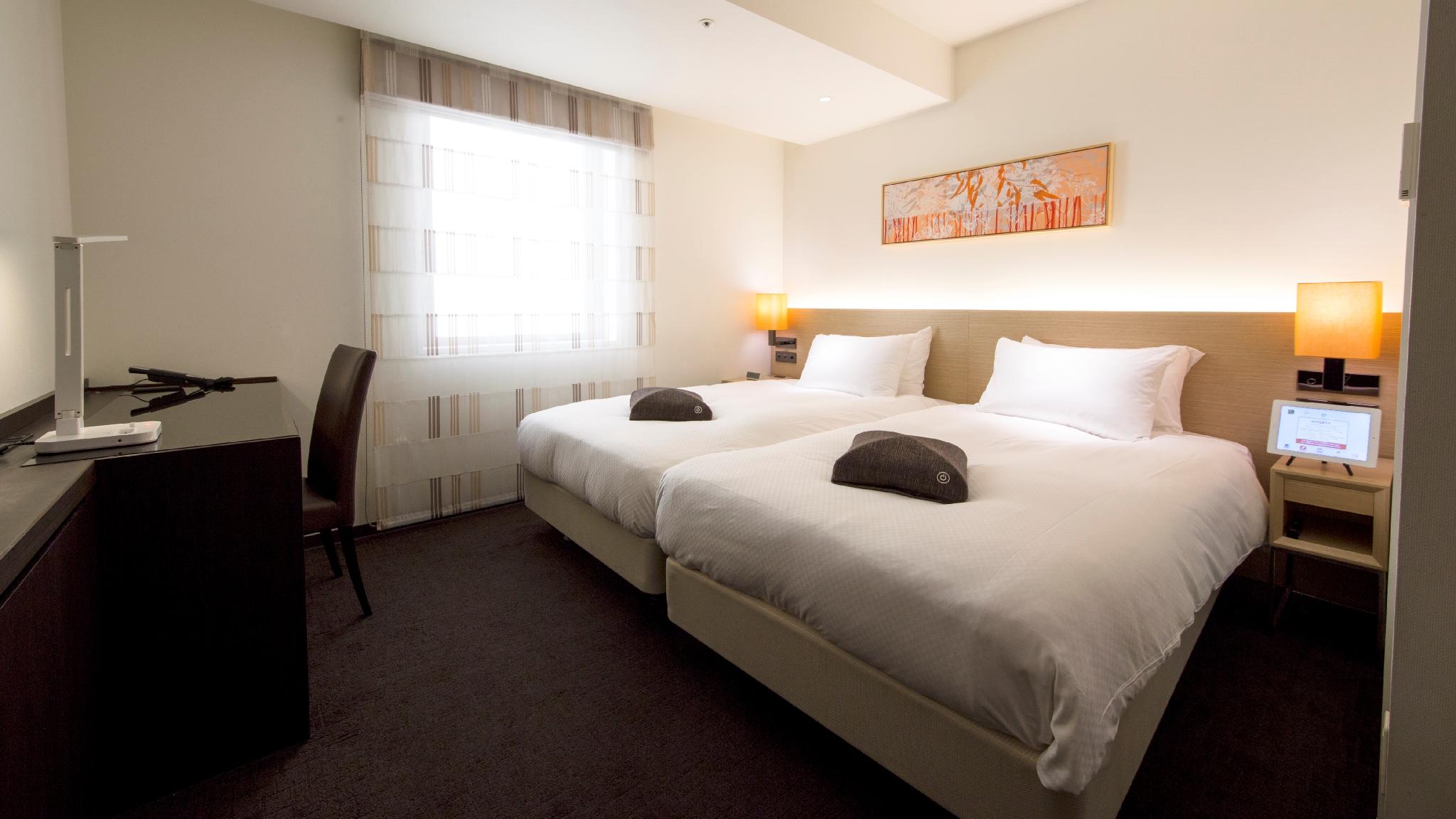 Hollywood, Standard, Single, Twin Beds