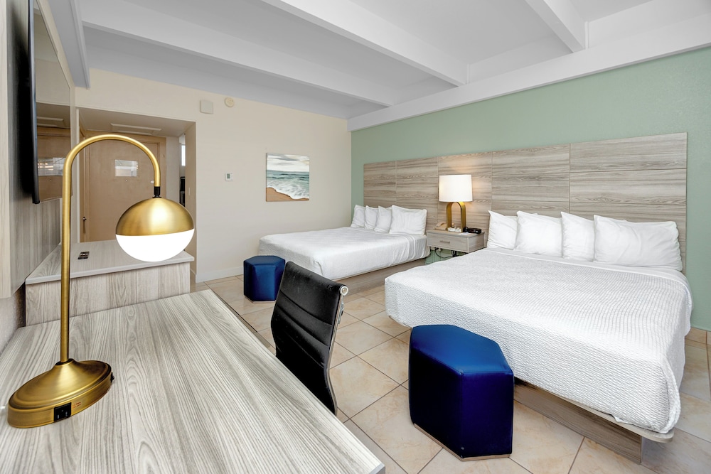 غرفة قياسية بسريرين كوين بإطلالة على المرفأ بشرفة، Best Western Plus Yacht Harbor Inn 2/5