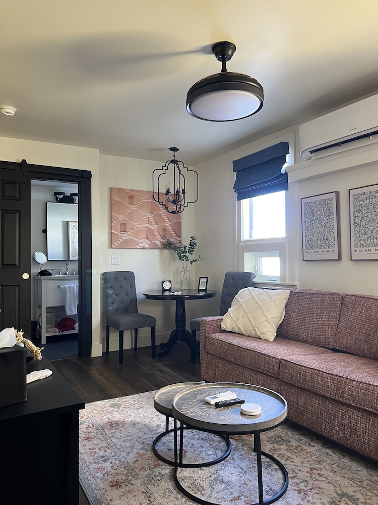 Bespoke Inn Flagstaff 30/50