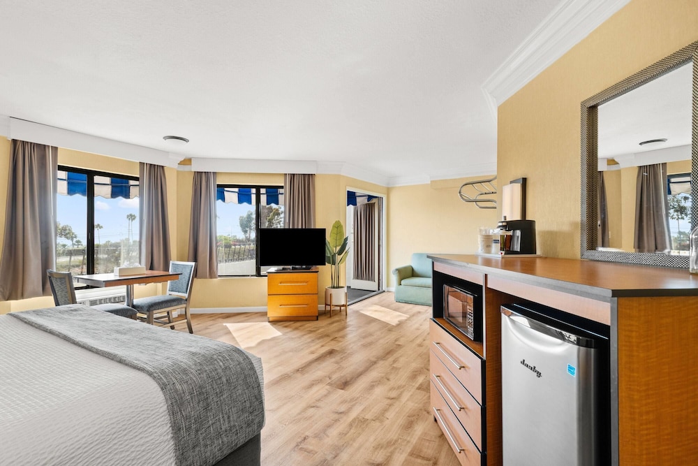 Travelodge by Wyndham San Clemente Beach 38/50