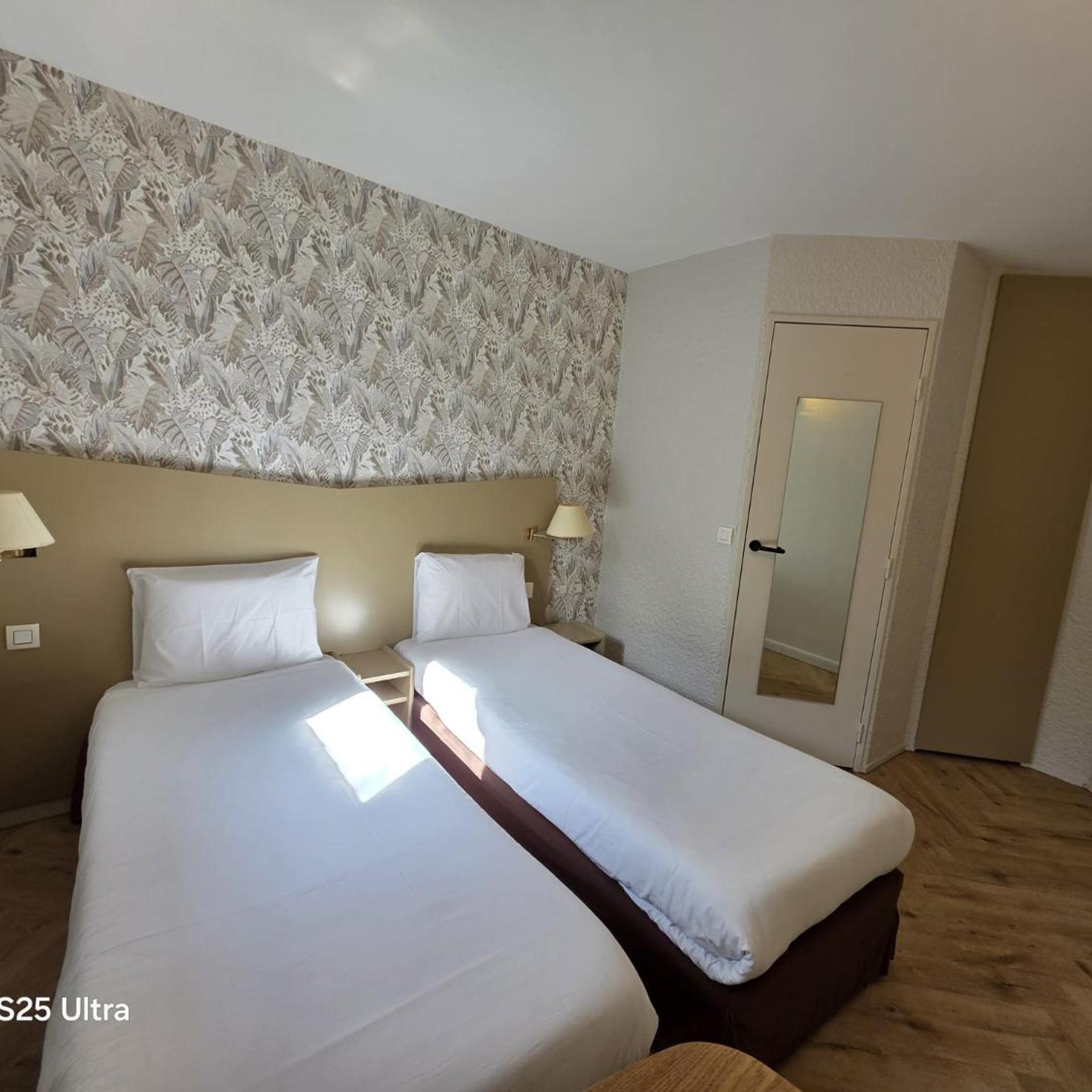 Room, Twin Beds, KYRIAD CHANTILLY 3/10