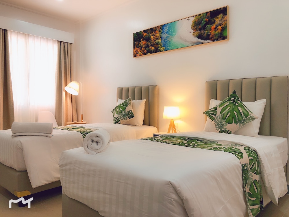 Grand Blue Beach Hotel 18/77