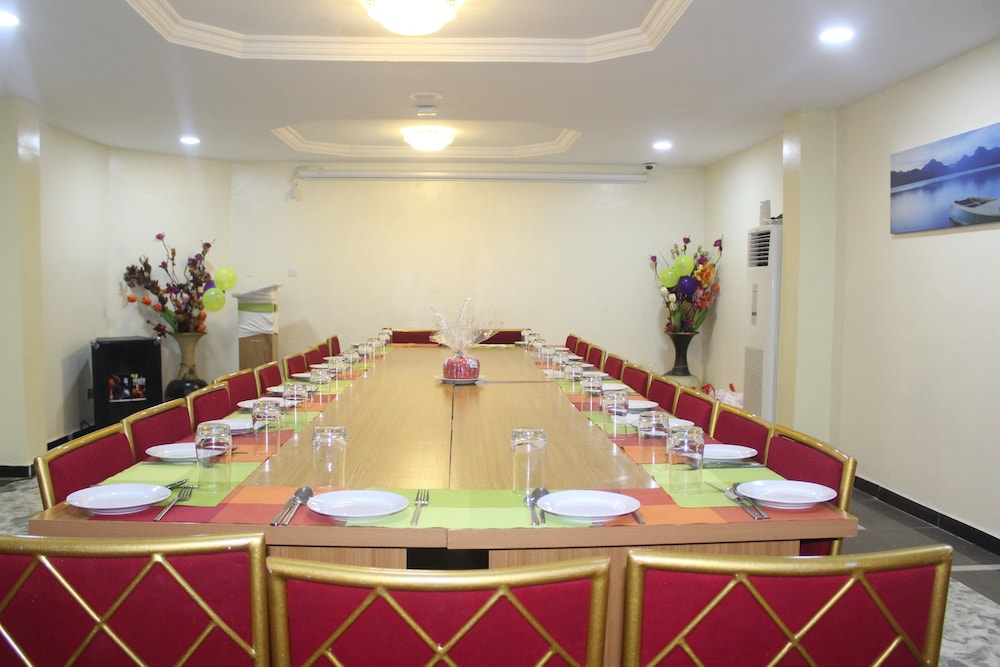 Avital Suites And Resort 68/75