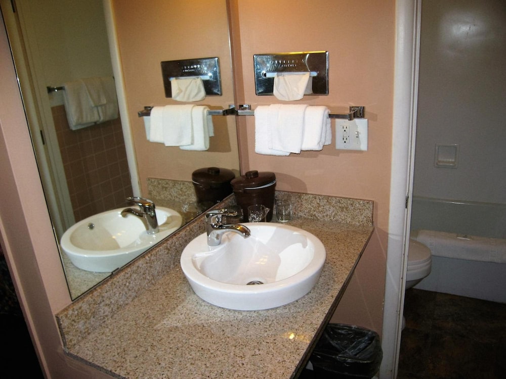 Travelers Lodge Motel Marshall 40/60