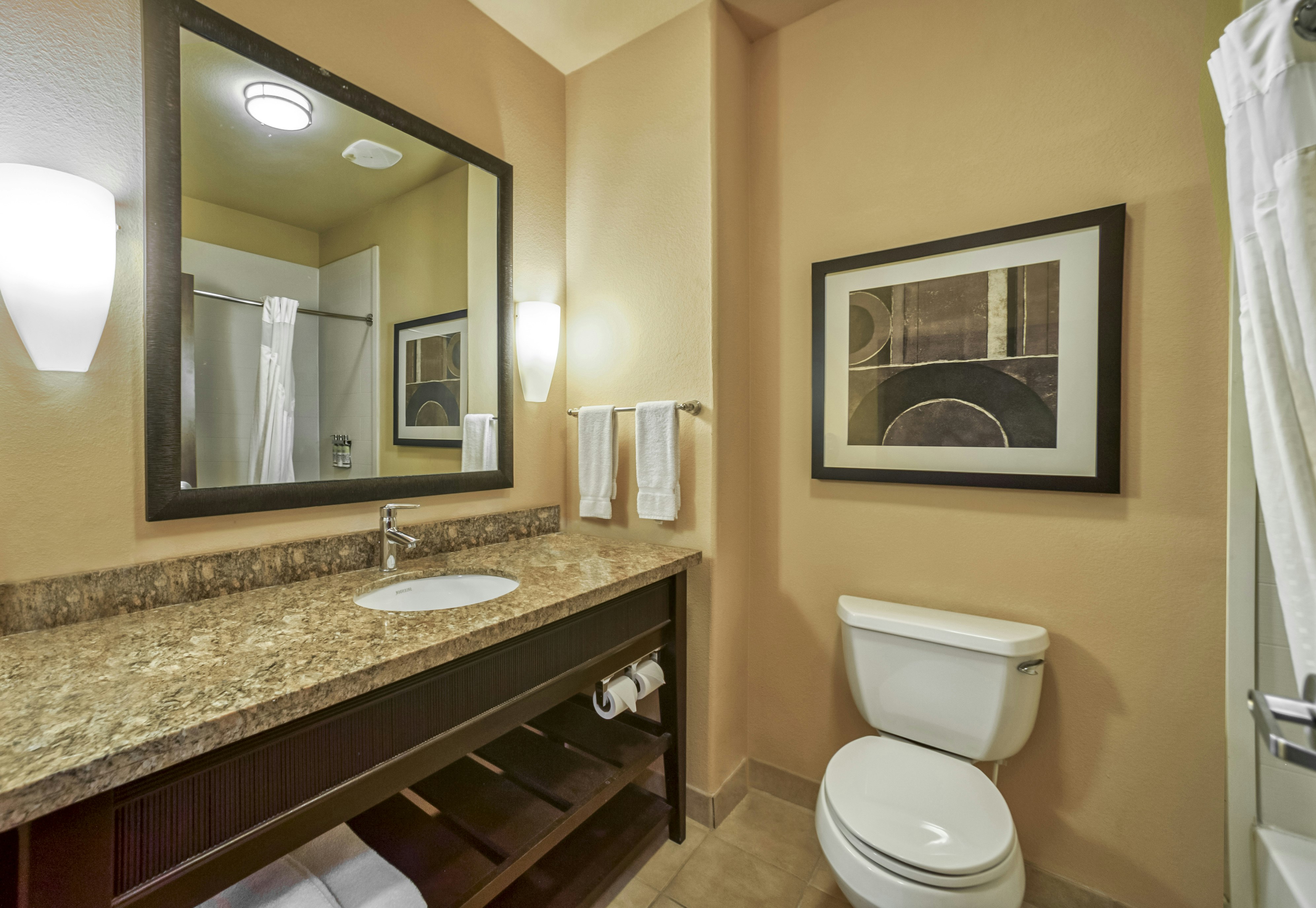 غرفة بسرير كينج لذوي الإعاقة، Holiday Inn Express Suites Beeville 10/10