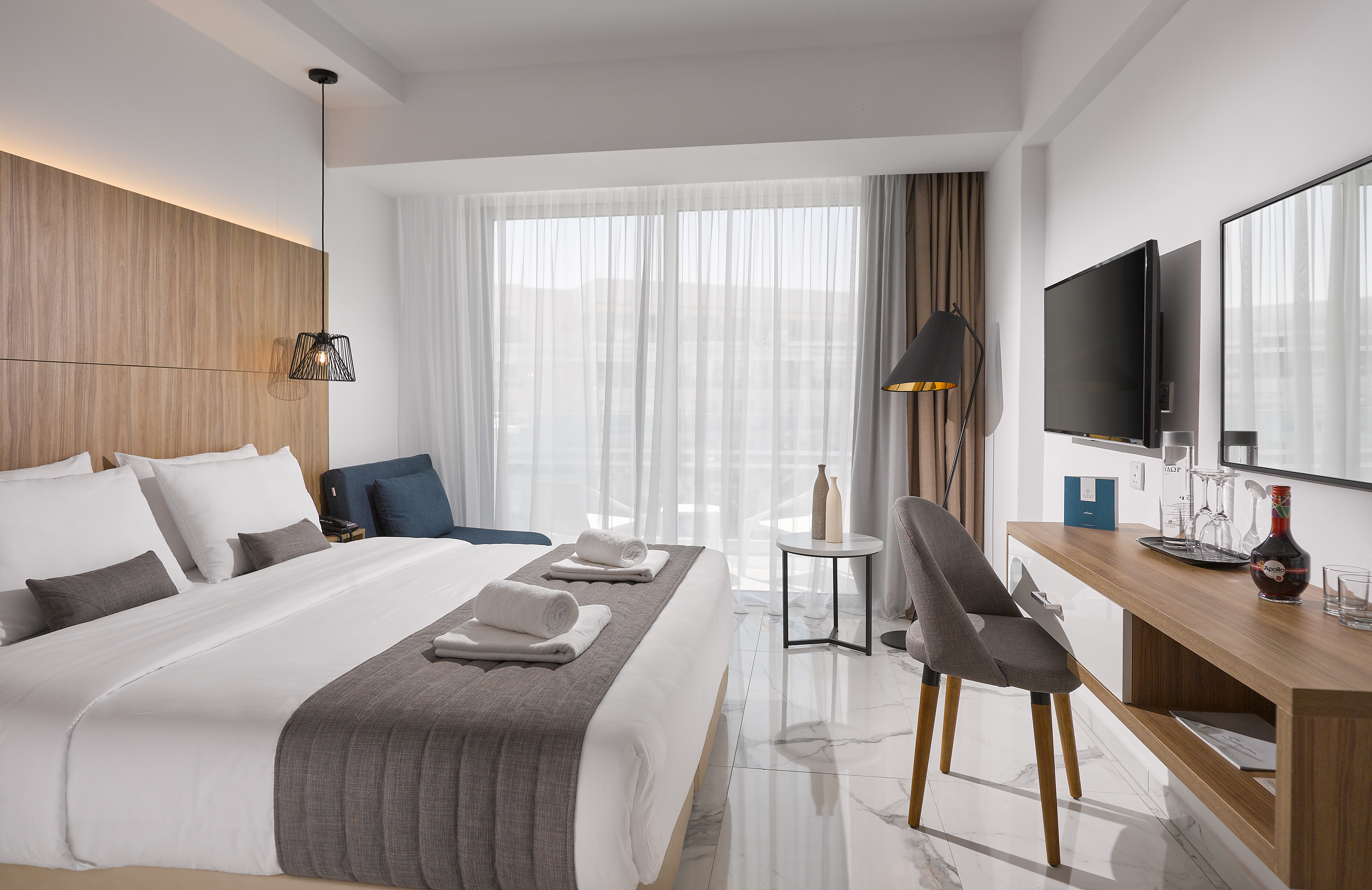 Room, Double or Twin Bed, Lateral Side Sea View