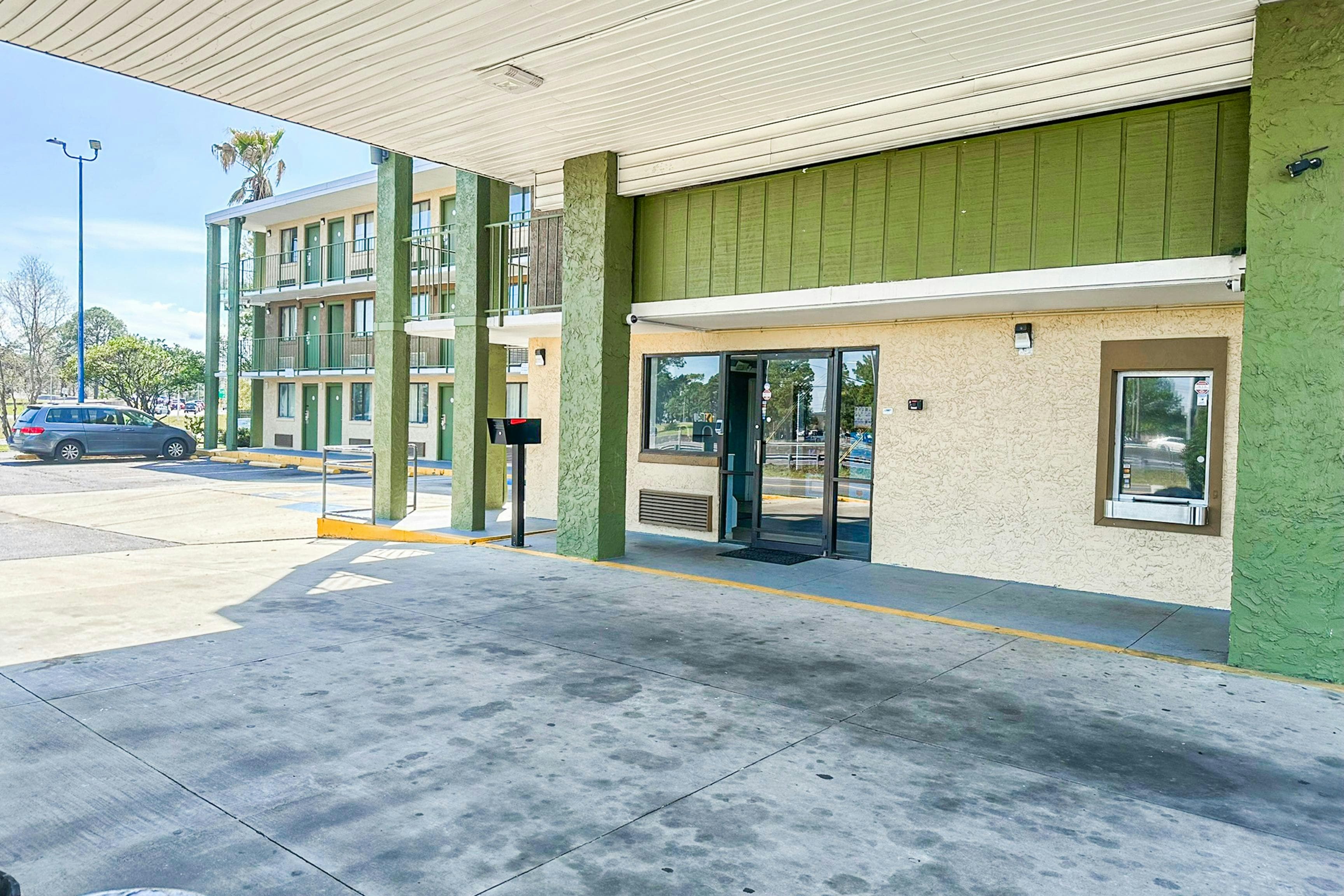 OYO Hotel Mobile AL I-65 at Airport Blvd 54/67