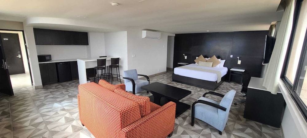 Corona Plaza Hotel 59/70