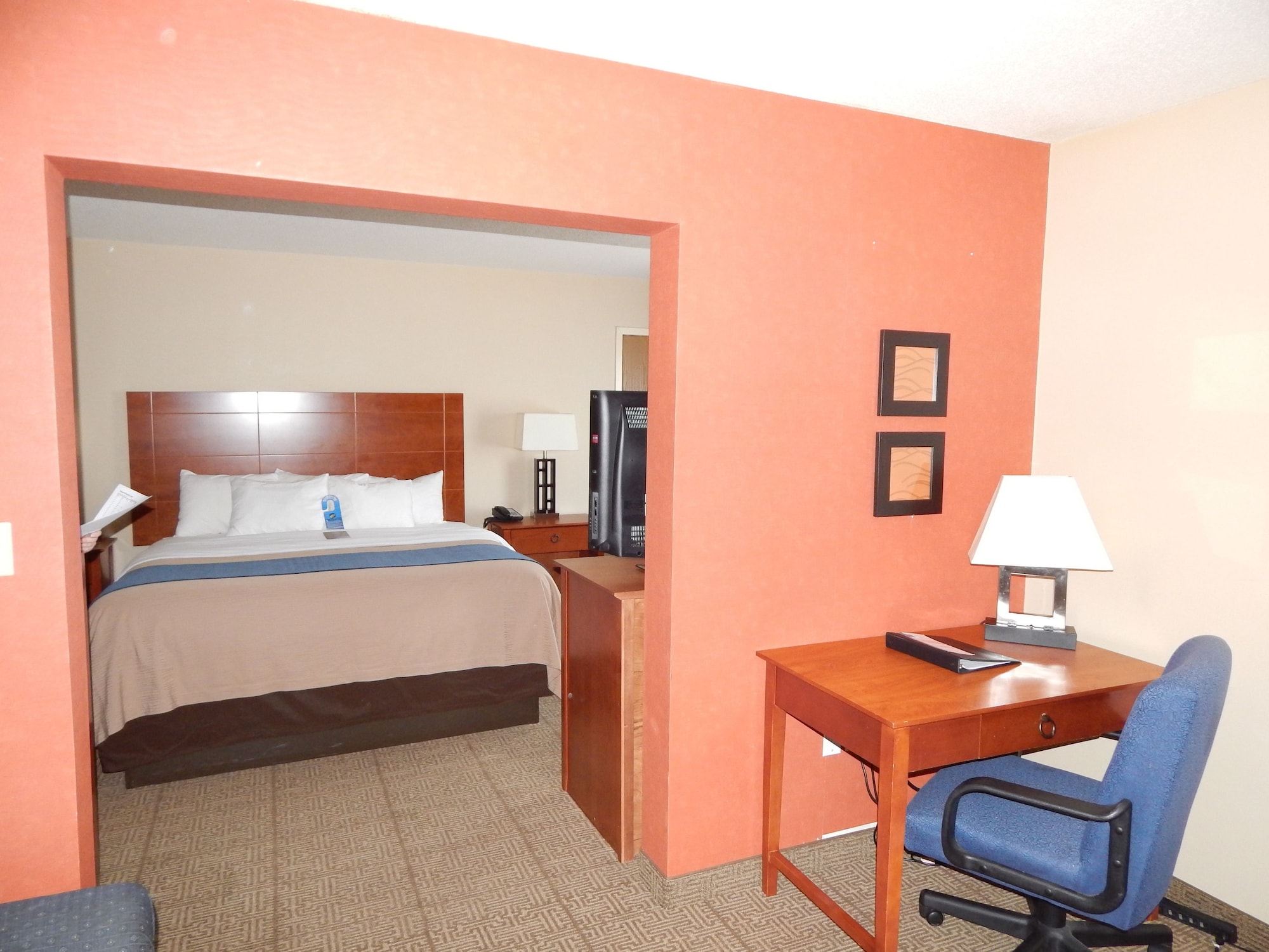 Suite, King Bed, Sofa, Comfort Inn Augusta Me 8/8