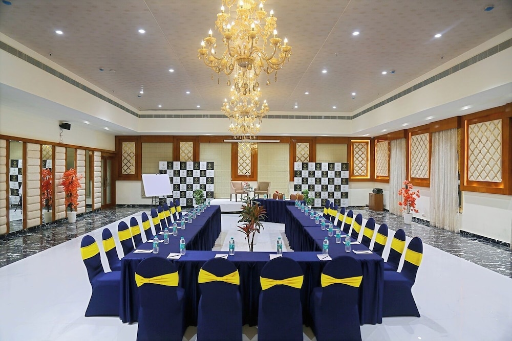 Hotel Hyderabad Grand 34/42