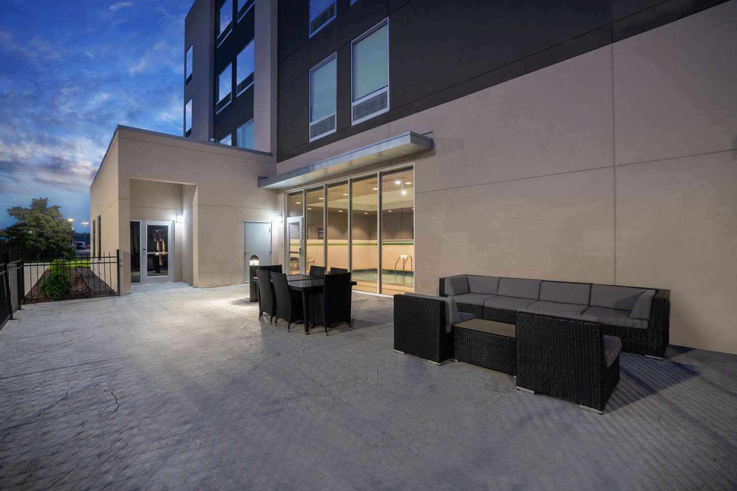 La Quinta Inn And Suites by Wyndham West Memphis 21/24