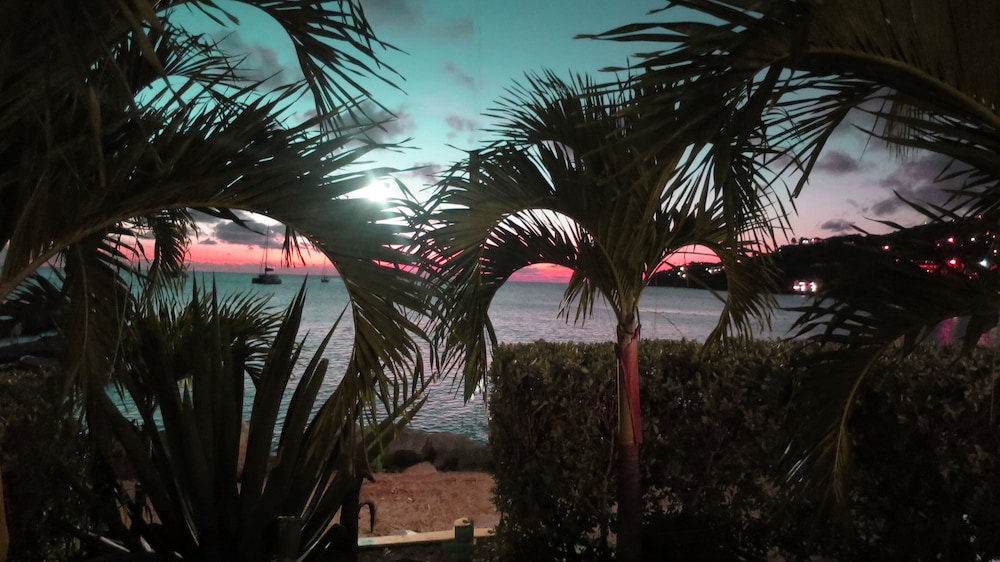 TIMOTHY BEACH RESORT 45/50