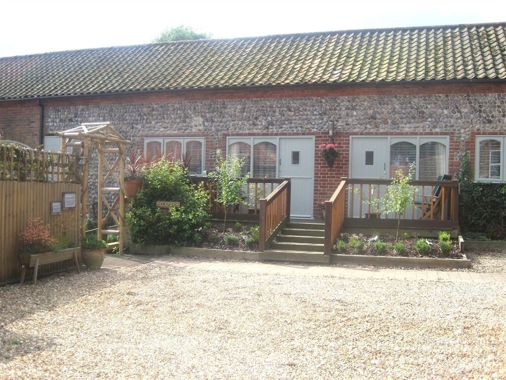 The Barns at Thorpe Market 43/49