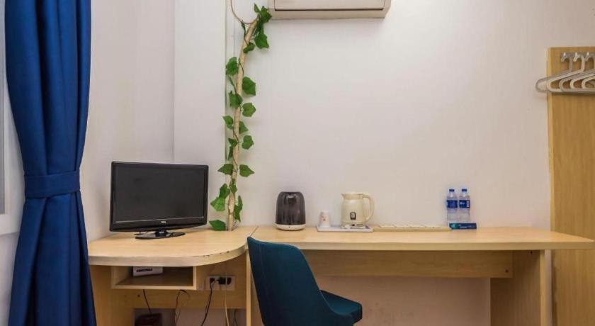 7 Days Inn (Foshan Zumiao Metro Station, Weiguo Road) 40/50