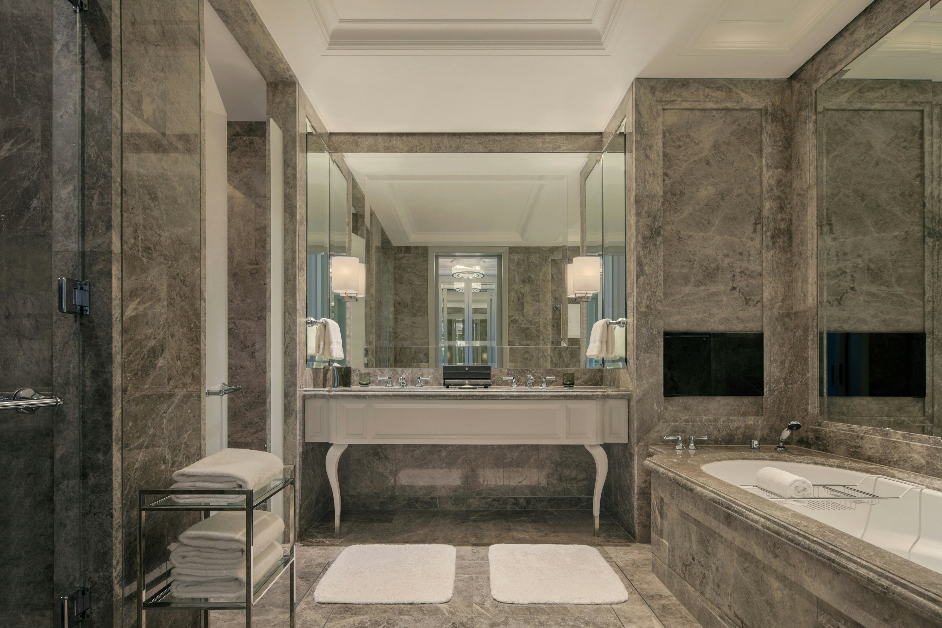 غرفة بسرير كينج، THE ST. REGIS KUALA LUMPUR 2/3