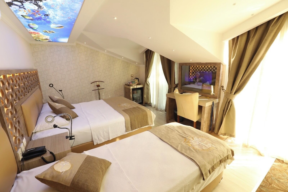 Unluselek Hotel 13/44