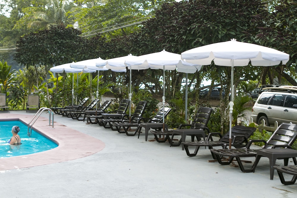 La Isla Inn Hotel 49/52