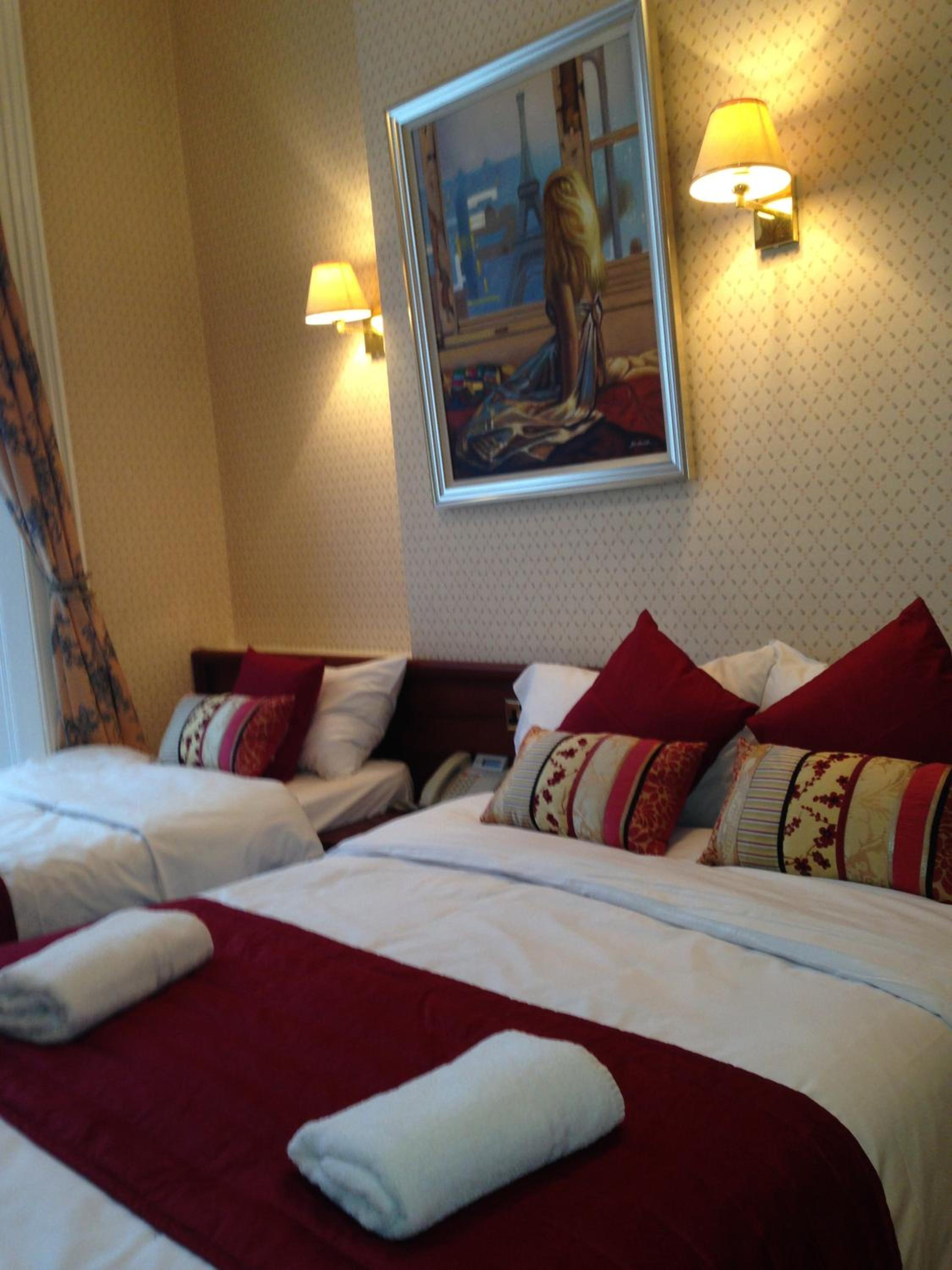 ROOM, TRIPLE