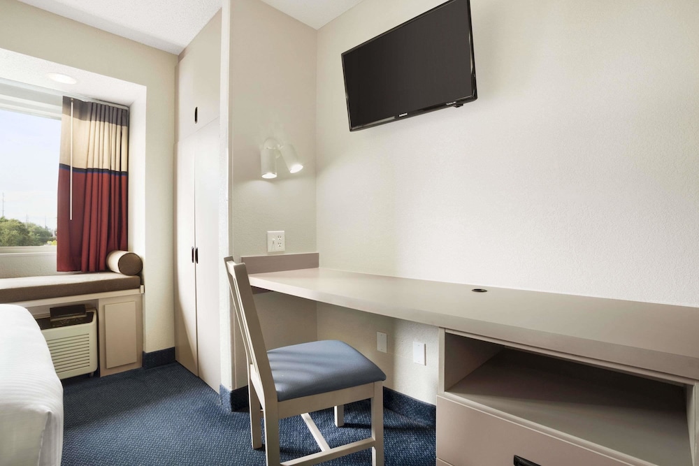 Microtel Inn Louisville East 7/28