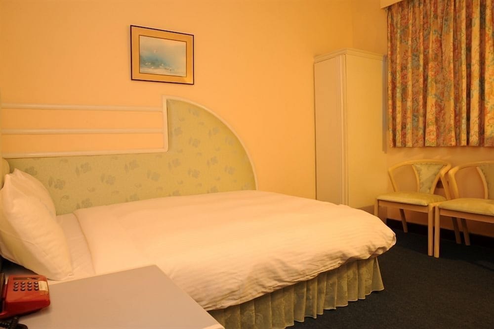 Traveler Hotel 6/37