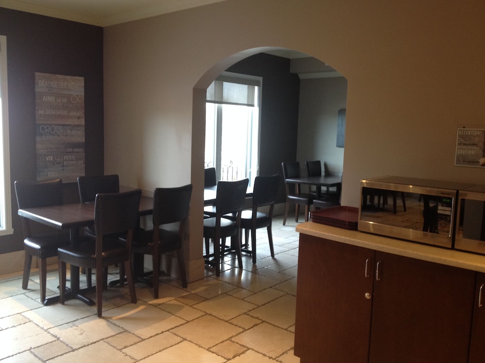 Hotel Brossard 29/37