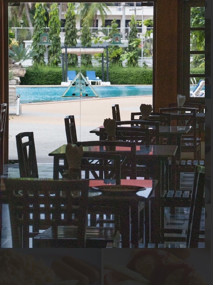 Royal Palace Hotel 48/66