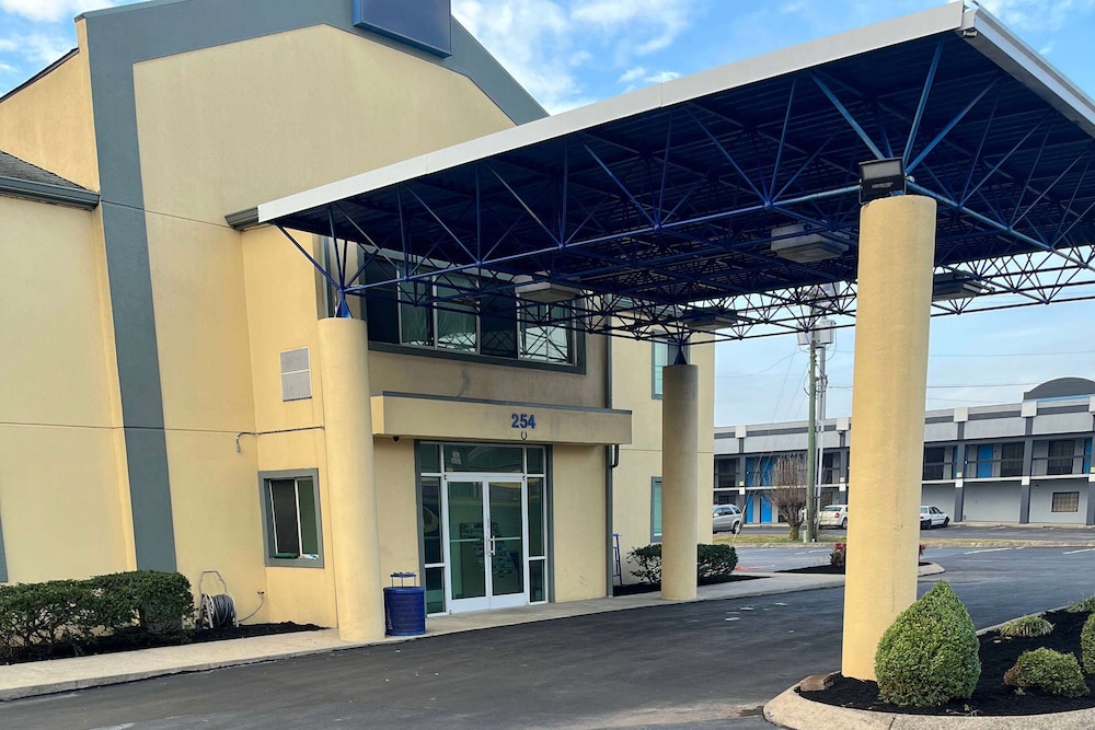 Howard Johnson by Wyndham Clarksville Tennessee 4/45