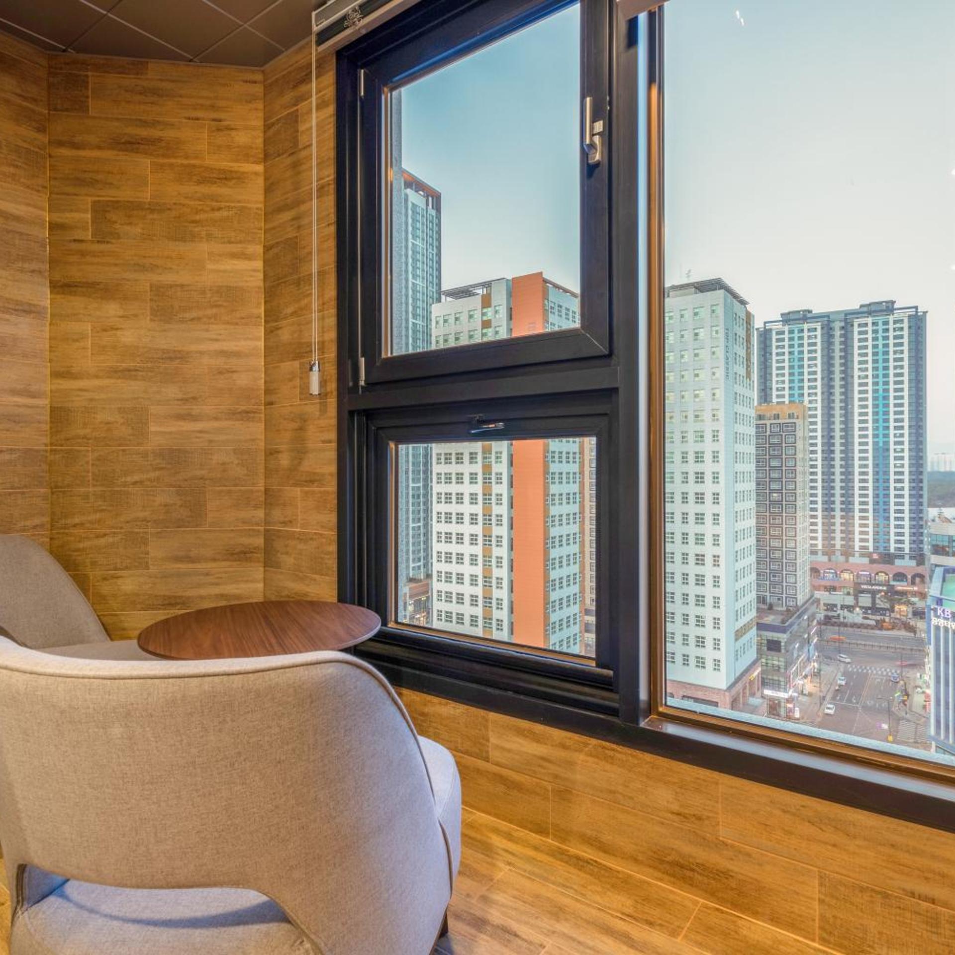 غرفة سوبيريور بسريرين منفصلين بإطلالة على المدينة، Urbanest Hotel 6/10