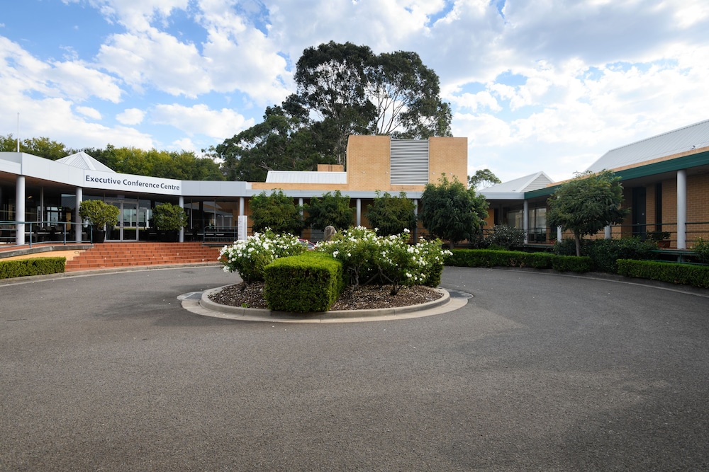 Lakeside Hotel And Conference Centre 46/49