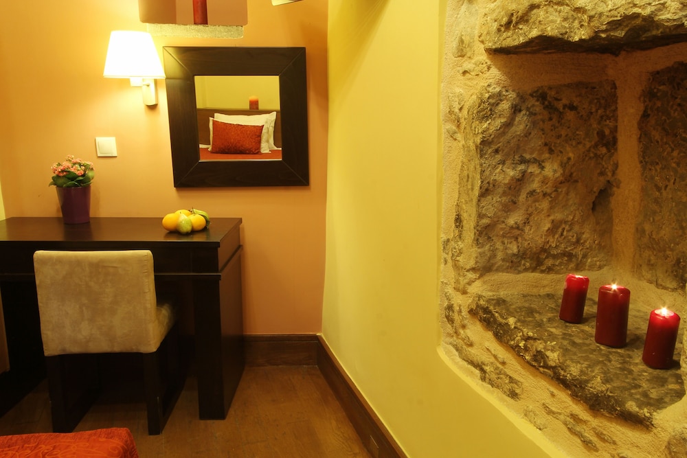 MEDIEVAL CASTLE SUITES TRADITIONAL 3/50
