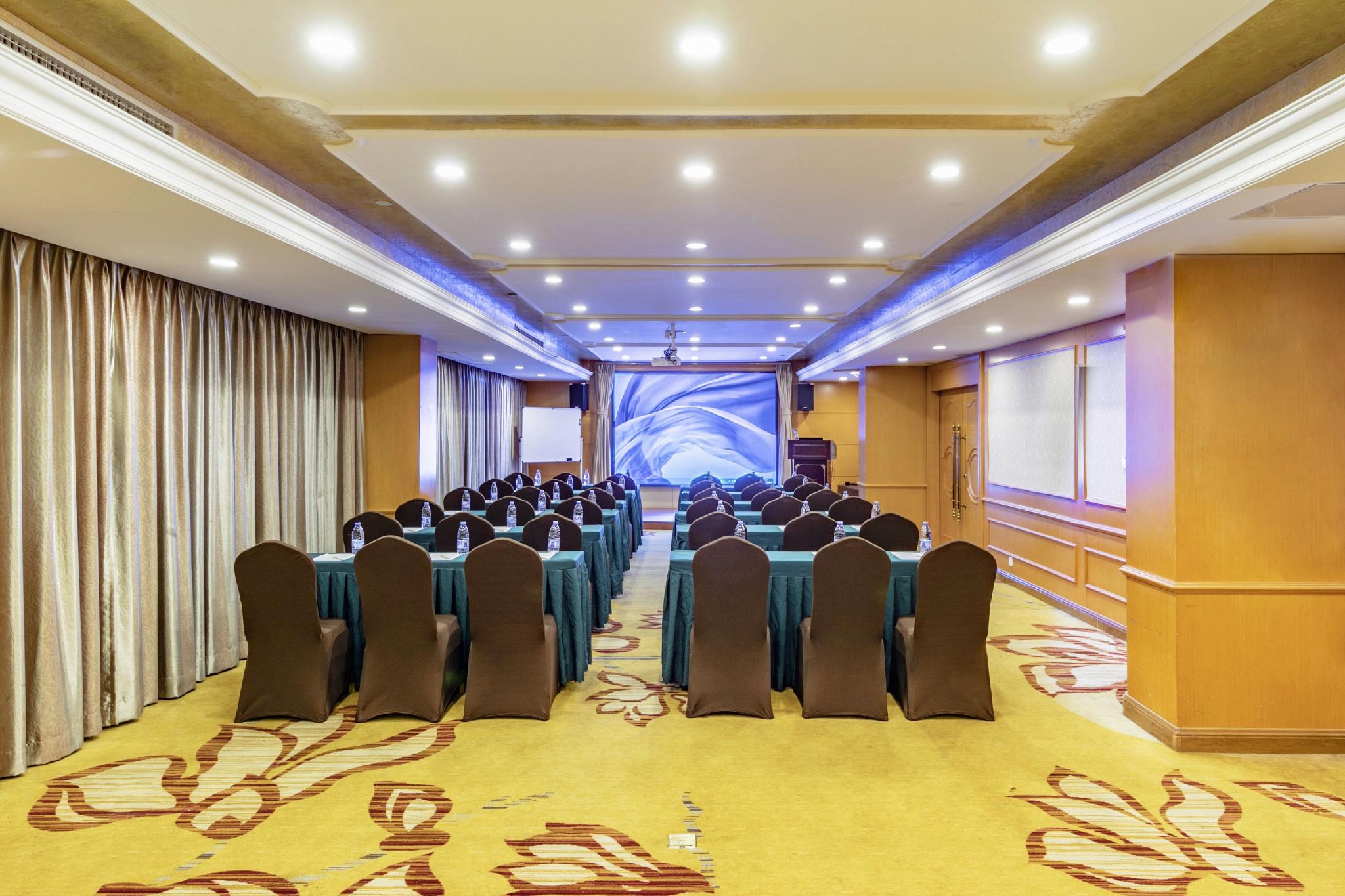 Vienna International Hotel (Fuzhou Shudou Metro Station) 33/38