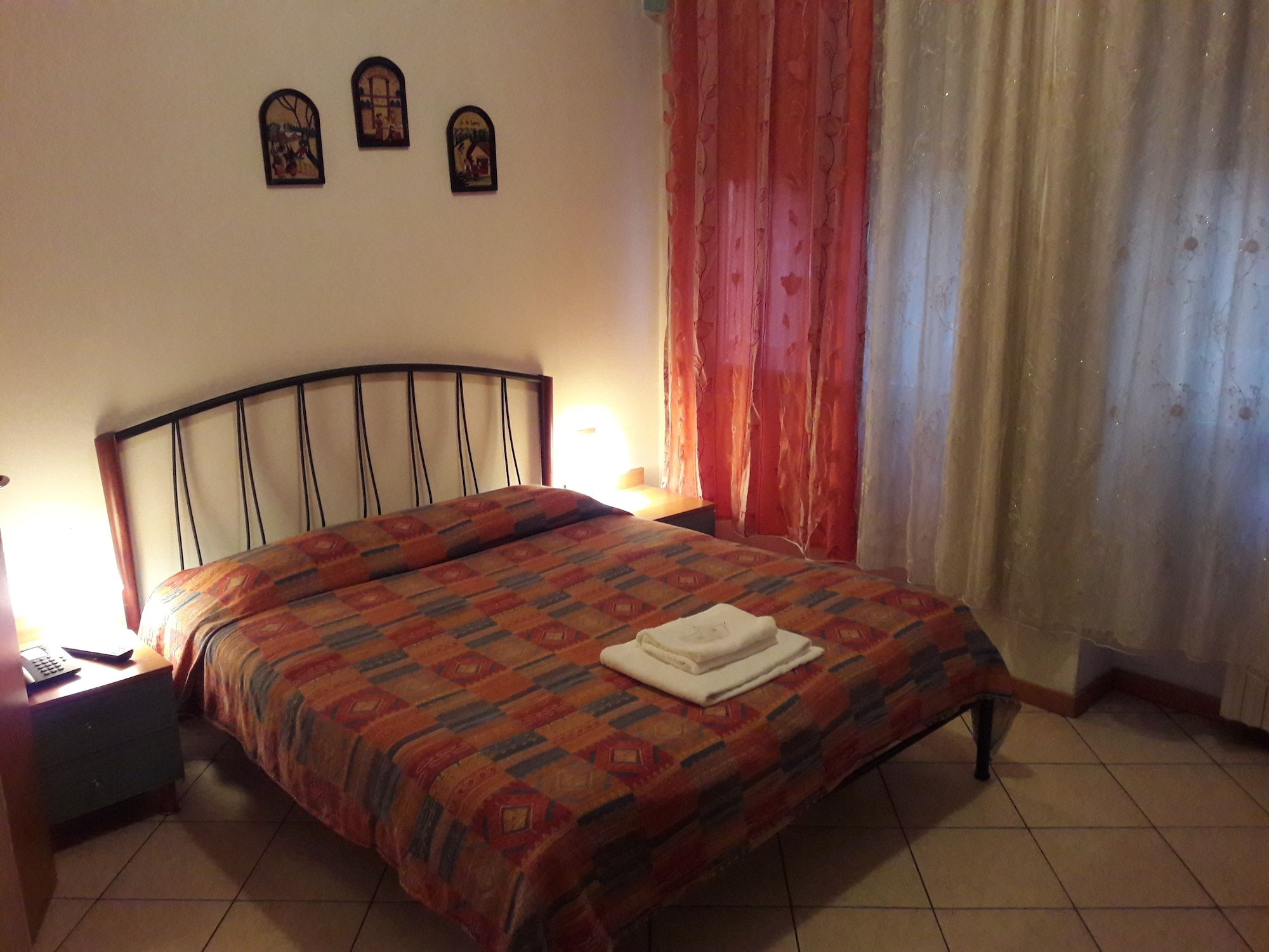 1 BEDROOM, BASIC, SINGLE