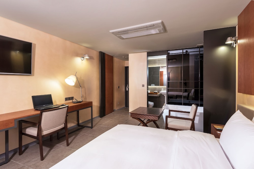 Capace Hotel 24/73