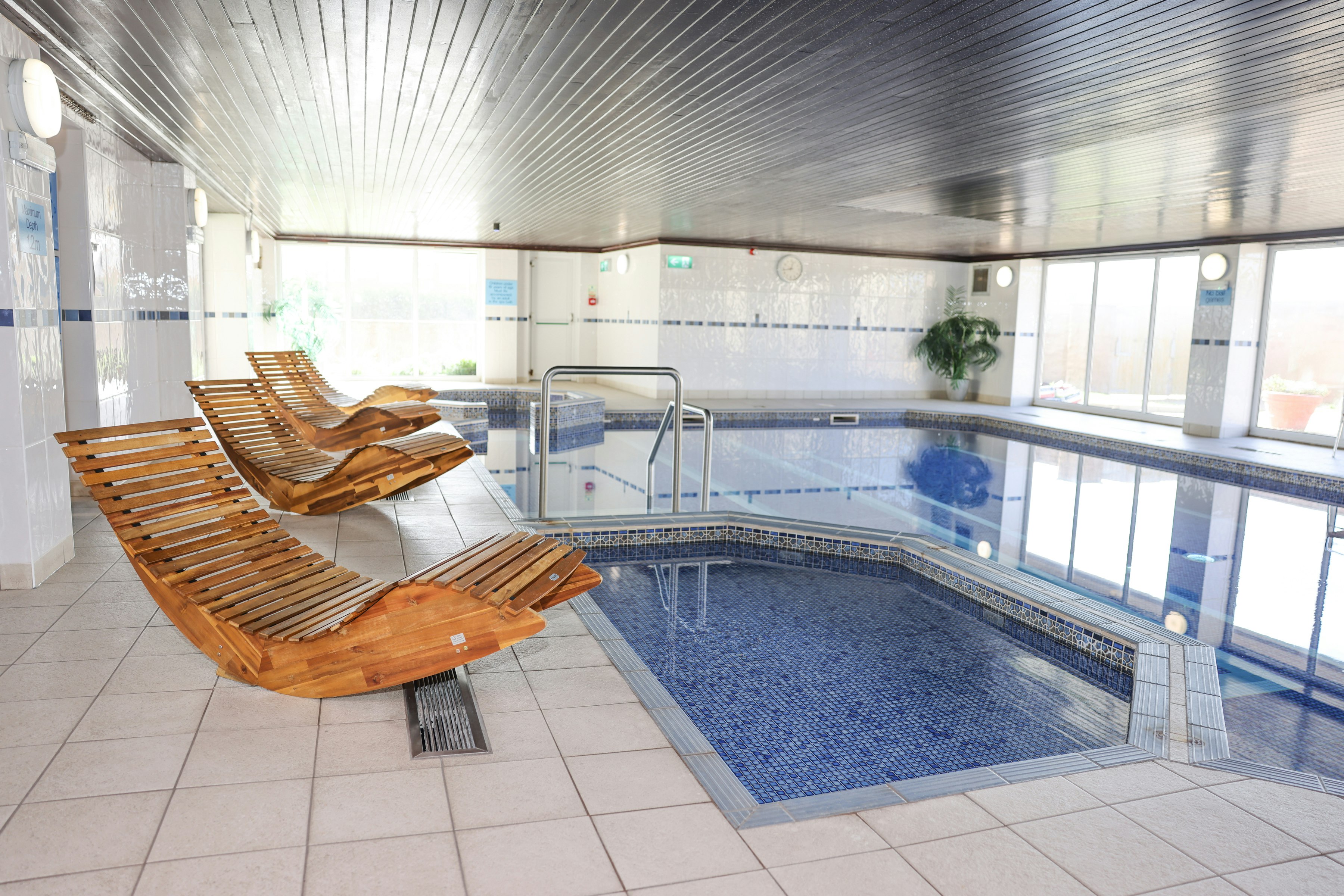 The Beaches Hotel 63/100