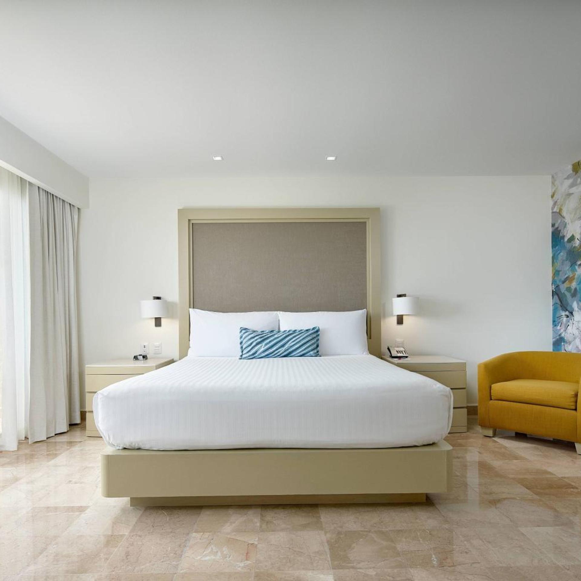 1 Bedroom, Diplomat, Suite, King Bed, Ocean View, Large