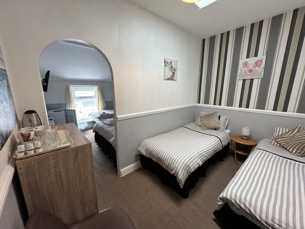 Tuxford House Hotel 10/34